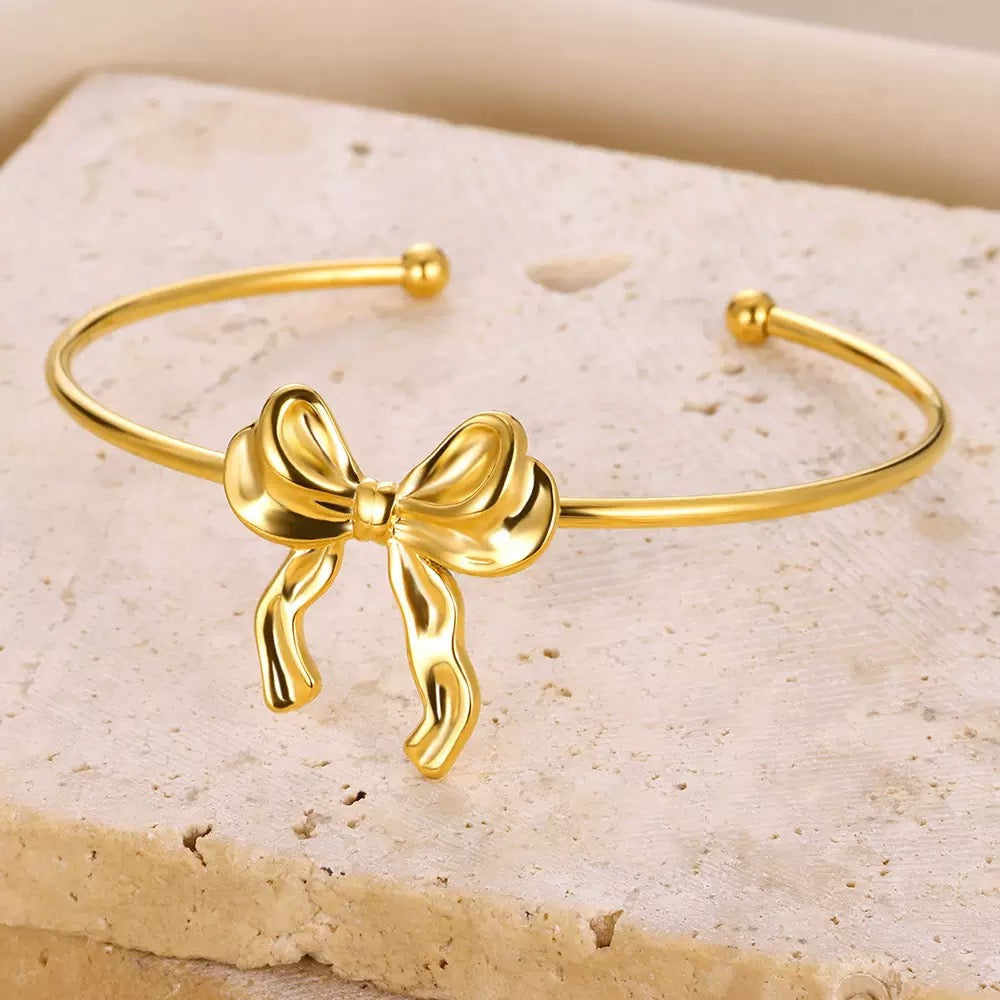 Twirl n Tie Bow Bracelet