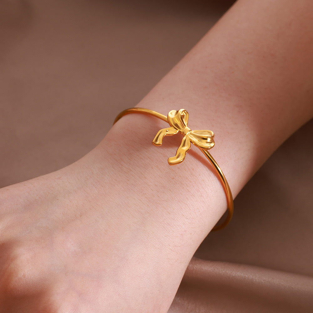 Twirl n Tie Bow Bracelet