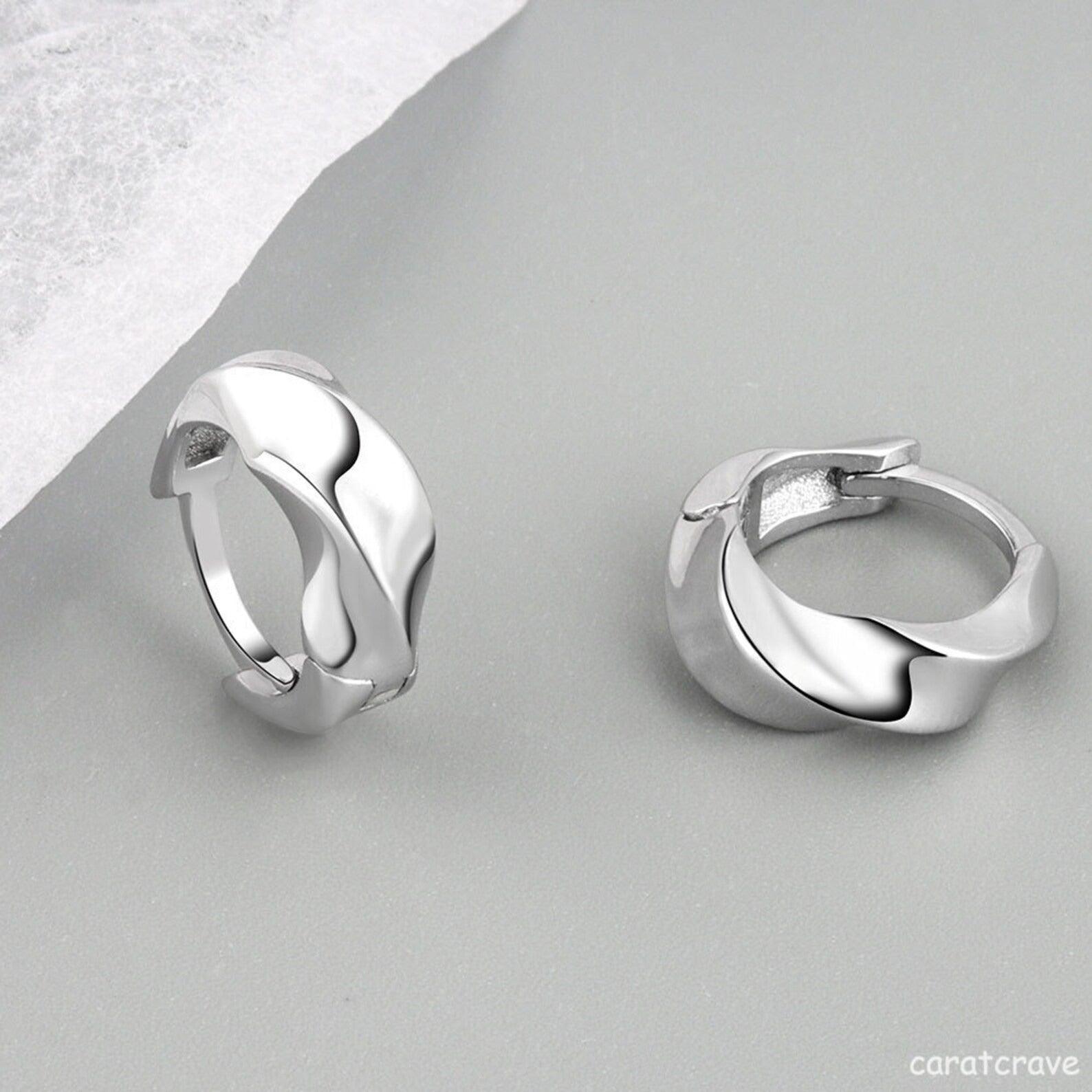 Golden Organic Detail Adjustable Earring