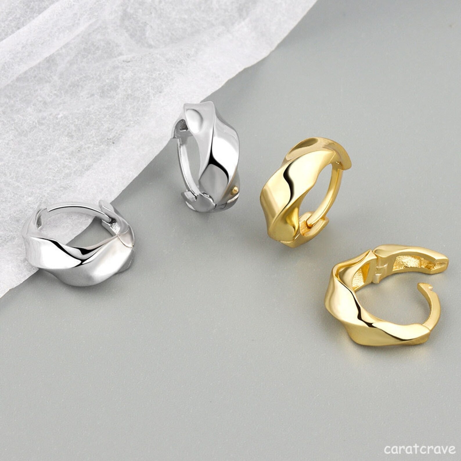 Golden Organic Detail Adjustable Earring
