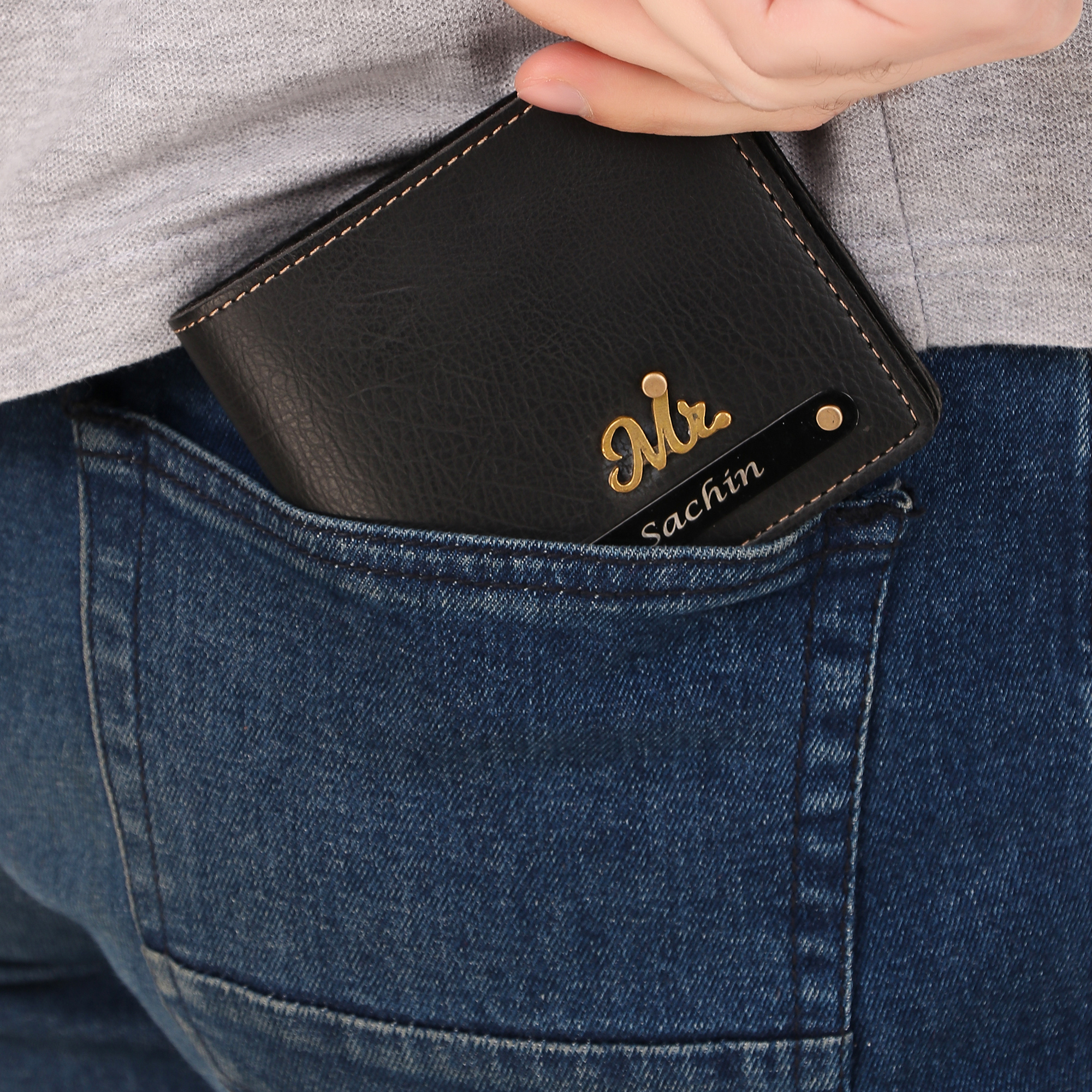Stylish Men’s Gift Set – Customized Leather Name Wallet & Keychain
