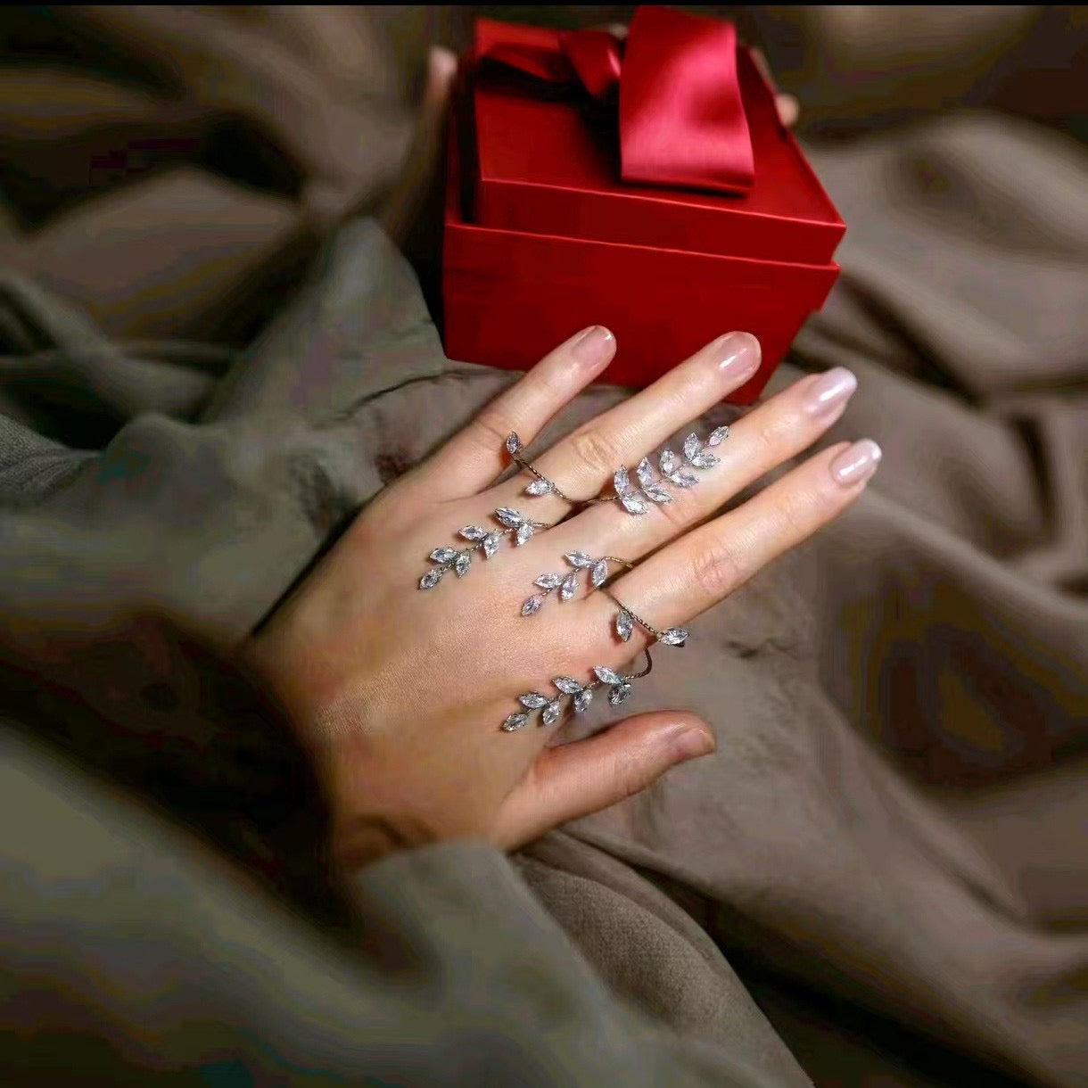 Sabrina Carpenter Core!Hand Jewellery